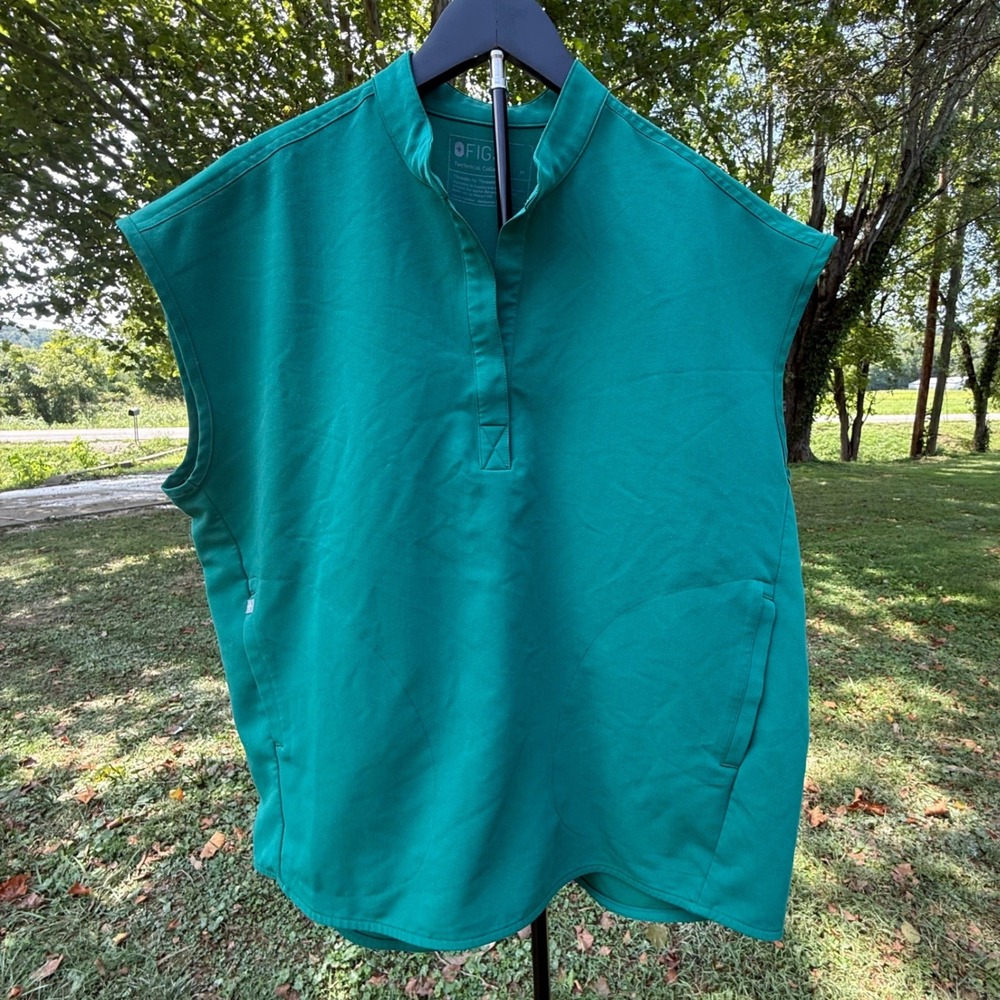 FIGS Technical Collection Green Sleeveless Scrub Vest Top Medium Pockets 3200214